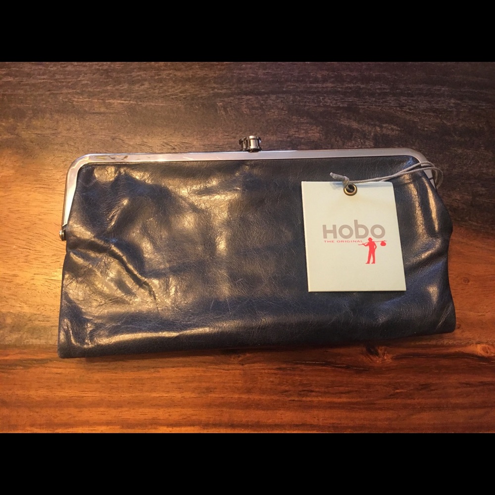 Hobo wallet. Tags still on. Never been used.